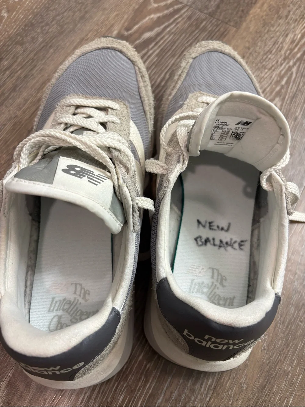 New Balance 370 NB Grey Beige Unisex men’s size 9.5 women’s Size 11.